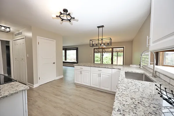 $3,100 | 661 Sycamore Drive, Elk Grove Village, IL 60007