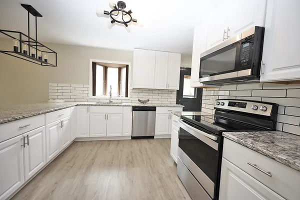 $3,100 | 661 Sycamore Drive, Elk Grove Village, IL 60007