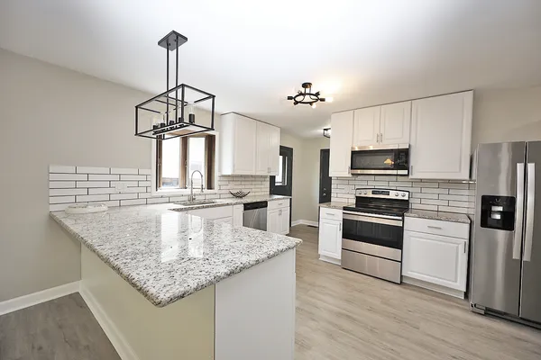 $3,100 | 661 Sycamore Drive, Elk Grove Village, IL 60007