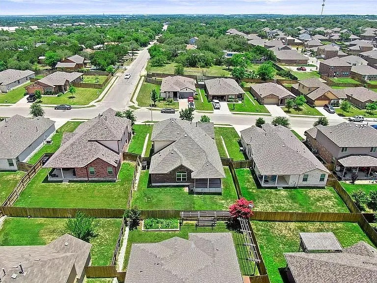 417 Tula Trail Leander, TX 78641 - Photo 21 of 24 an aerial view of multiple houses with yard