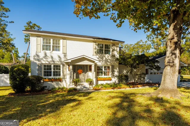 a front view of house with yard