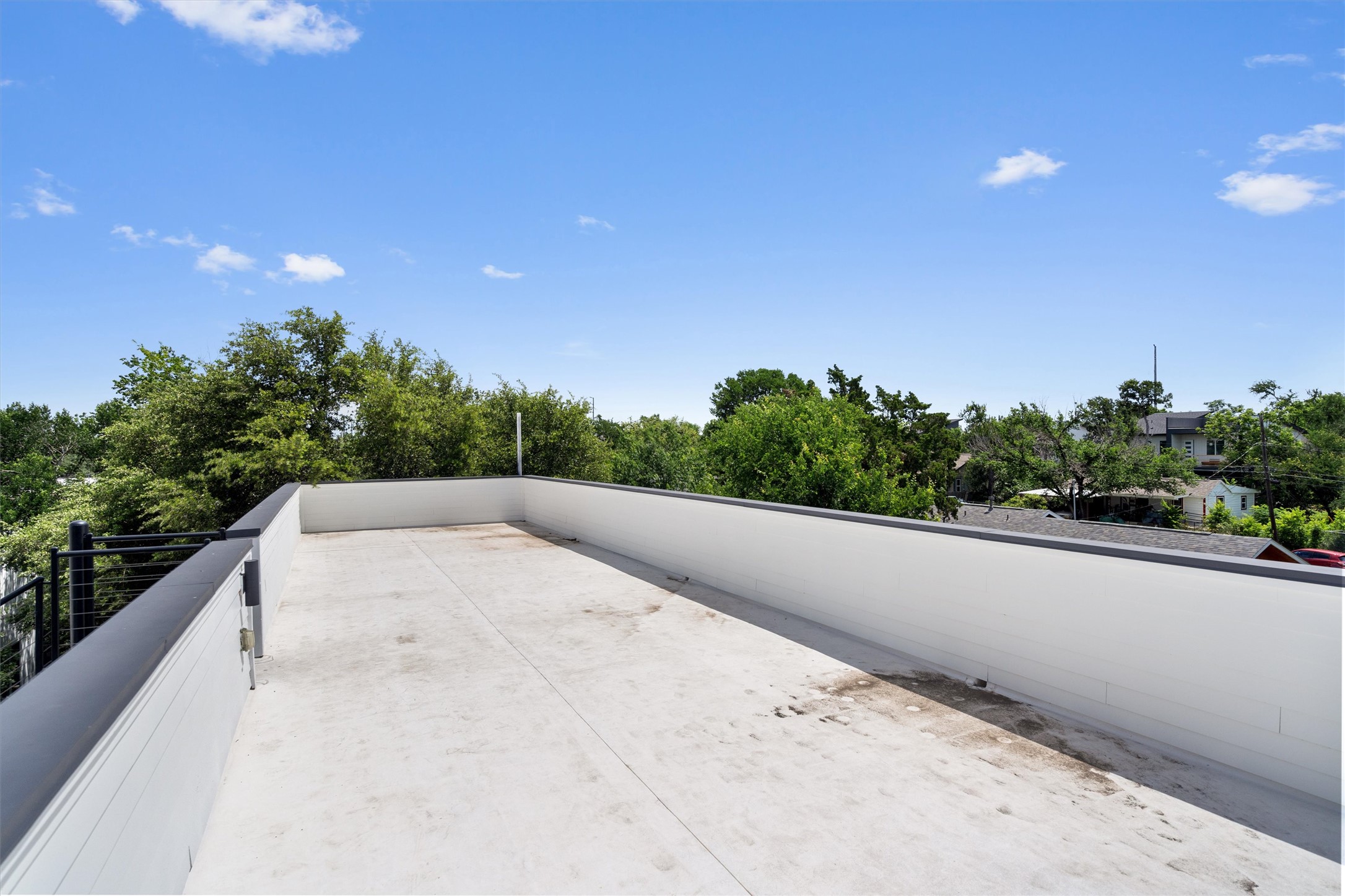 4712 Reyes Street, Unit 1 Austin, TX 78721 - Photo 30 of 38 a view of balcony and yard