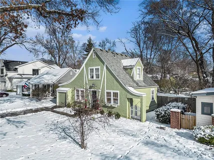 $370,000 | 5925 Alhambra Street, Fairway, KS 66205