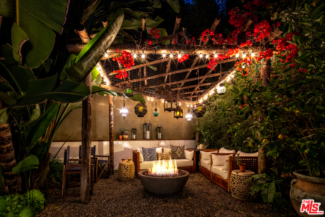 548 Dryad Road Santa Monica, CA 90402 - Photo 30 of 34 a view of a chairs and tables in patio