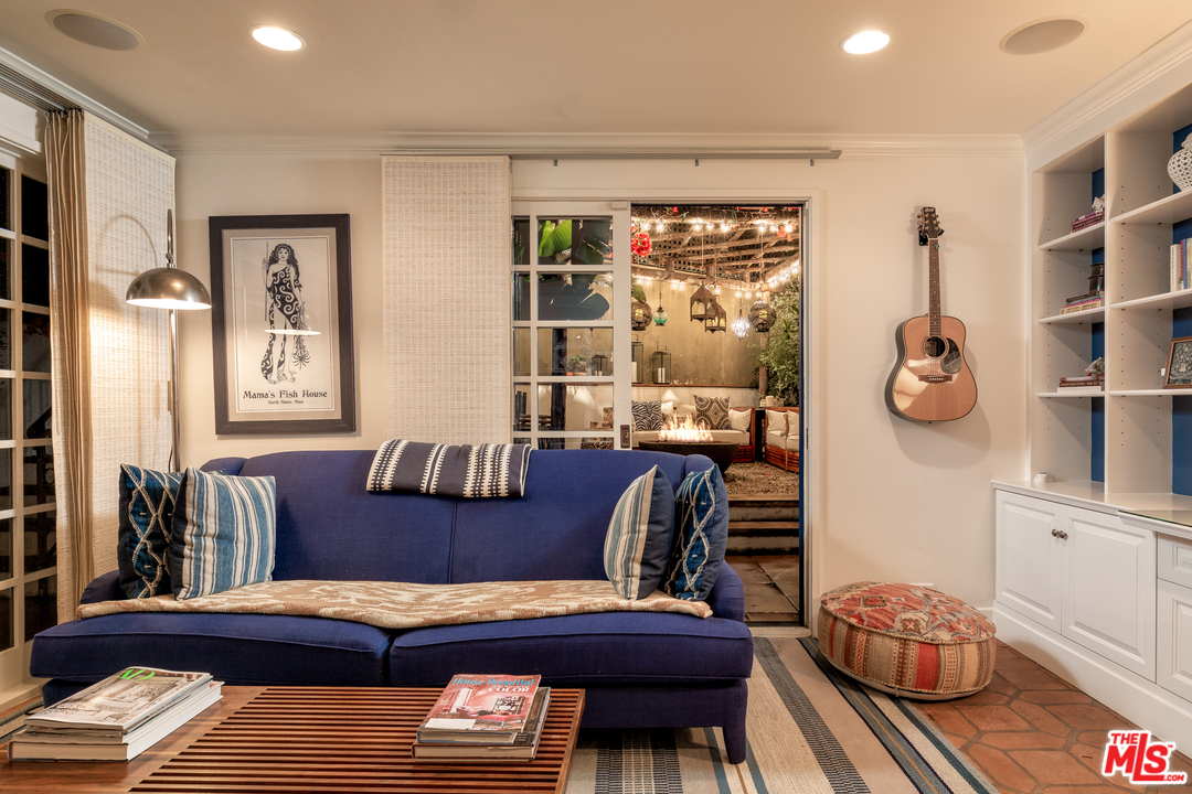 548 Dryad Road Santa Monica, CA 90402 - Photo 31 of 34 a living room with furniture and a lamp