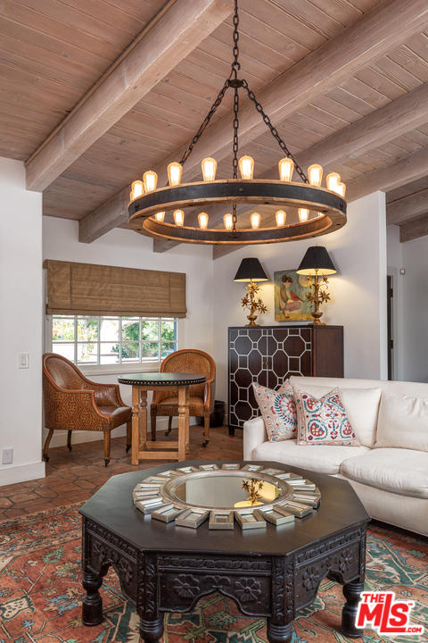 548 Dryad Road Santa Monica, CA 90402 - Photo 5 of 34 a view of a dining room with furniture