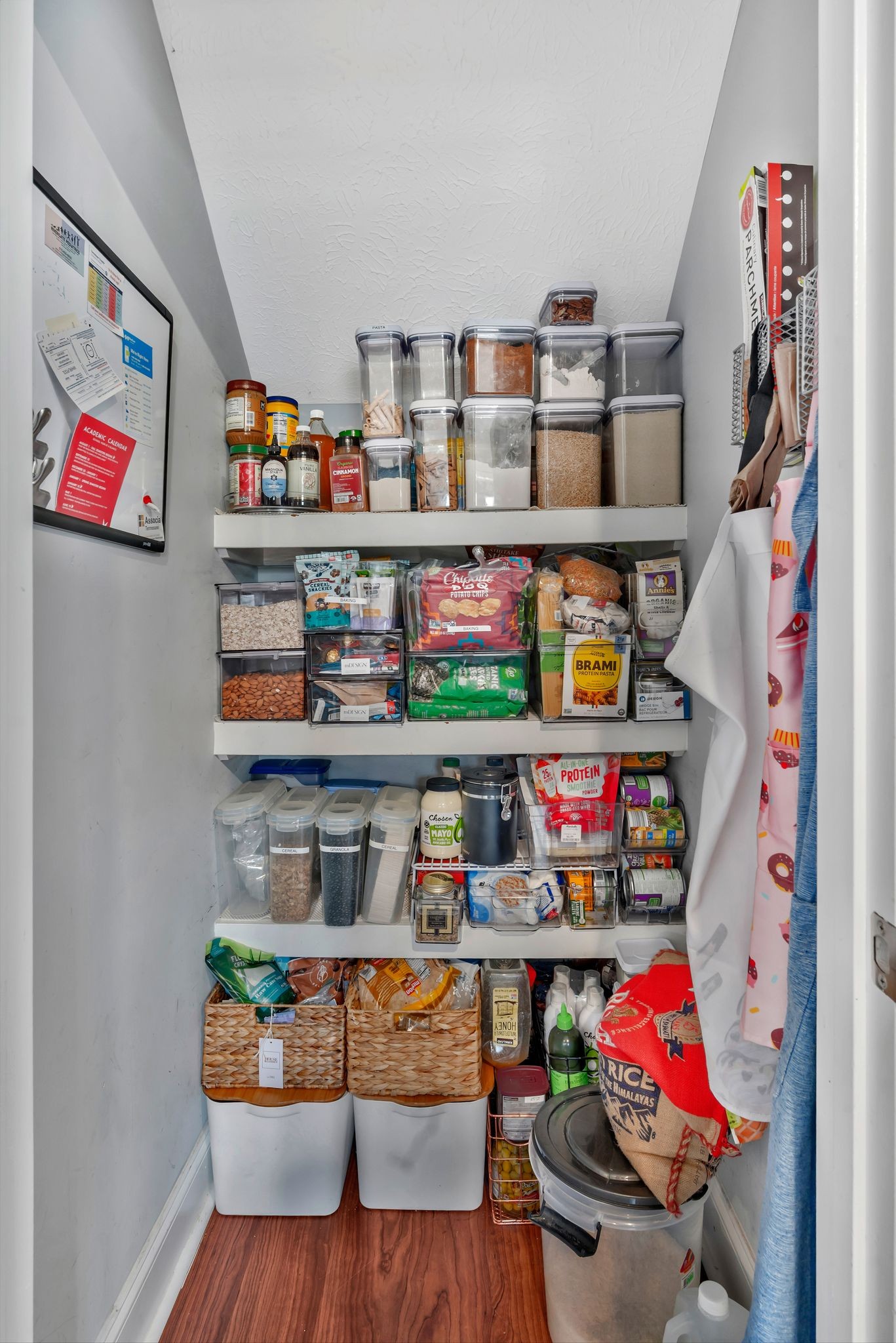 1043 Berra Drive Springfield, TN 37172 - Photo 14 of 33 a room with lots of books and a book shelf