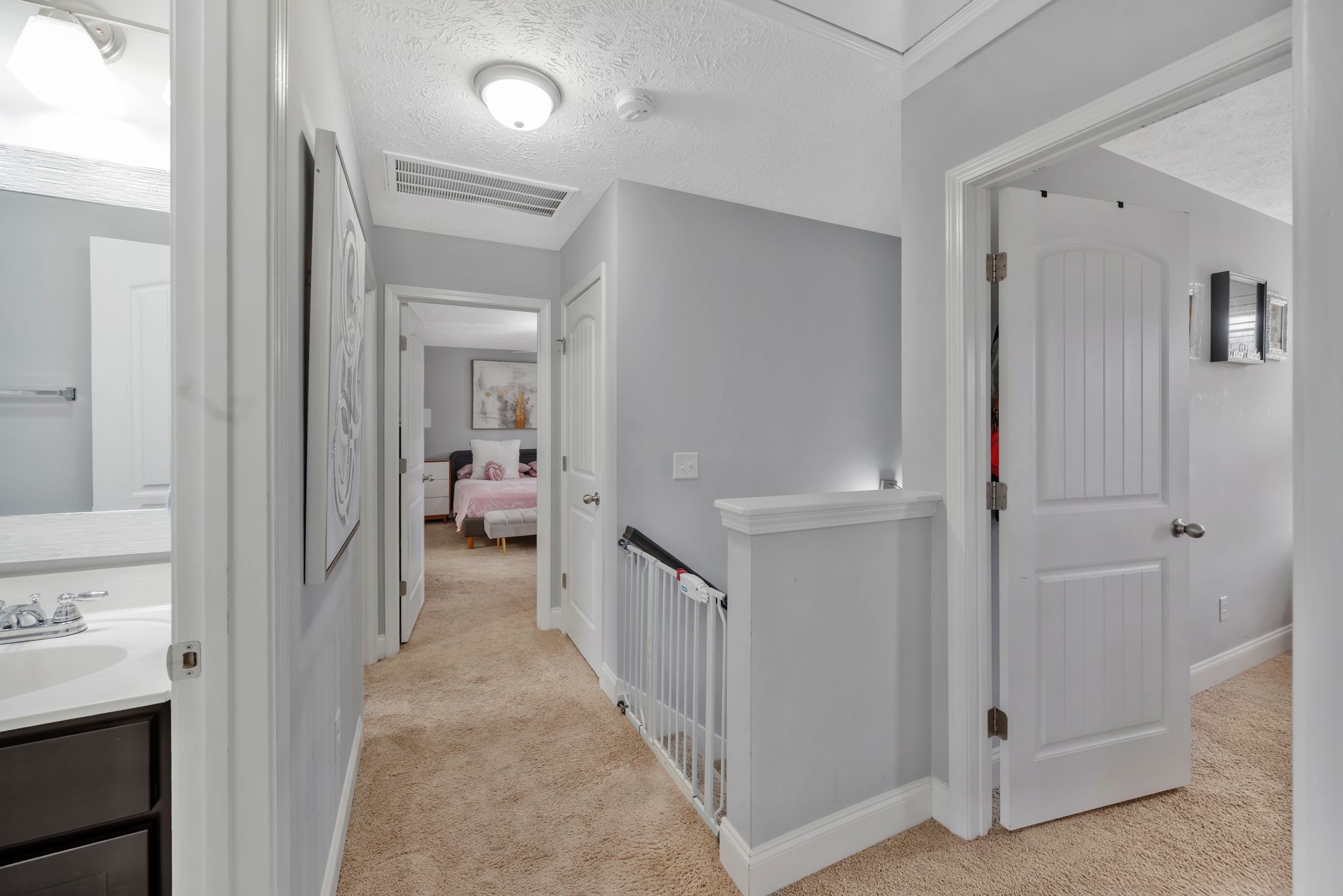 1043 Berra Drive Springfield, TN 37172 - Photo 20 of 33 a view of a hallway with closet and a livingroom view