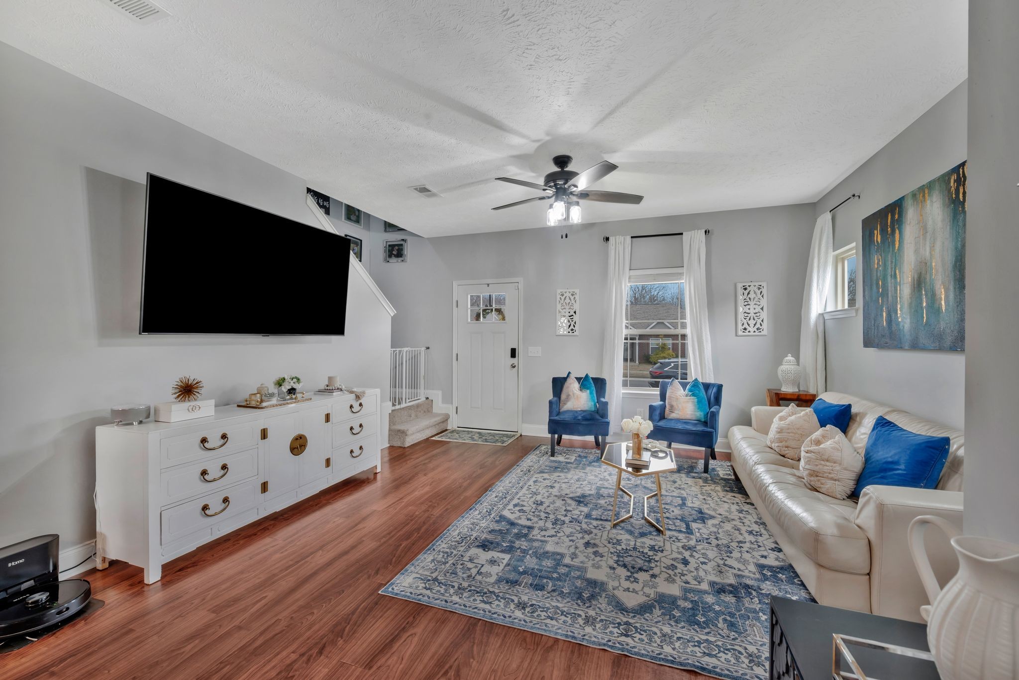 1043 Berra Drive Springfield, TN 37172 - Photo 5 of 33 a living room with furniture and a flat screen tv