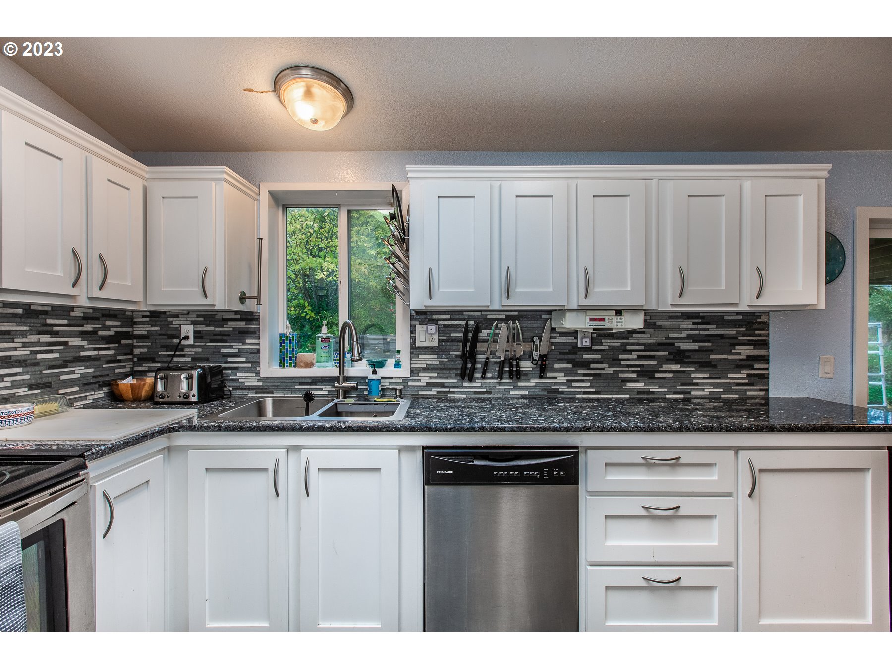 90977 Angels Flight Road Walterville, OR 97489 - Photo 12 of 35 Gallery Image 12