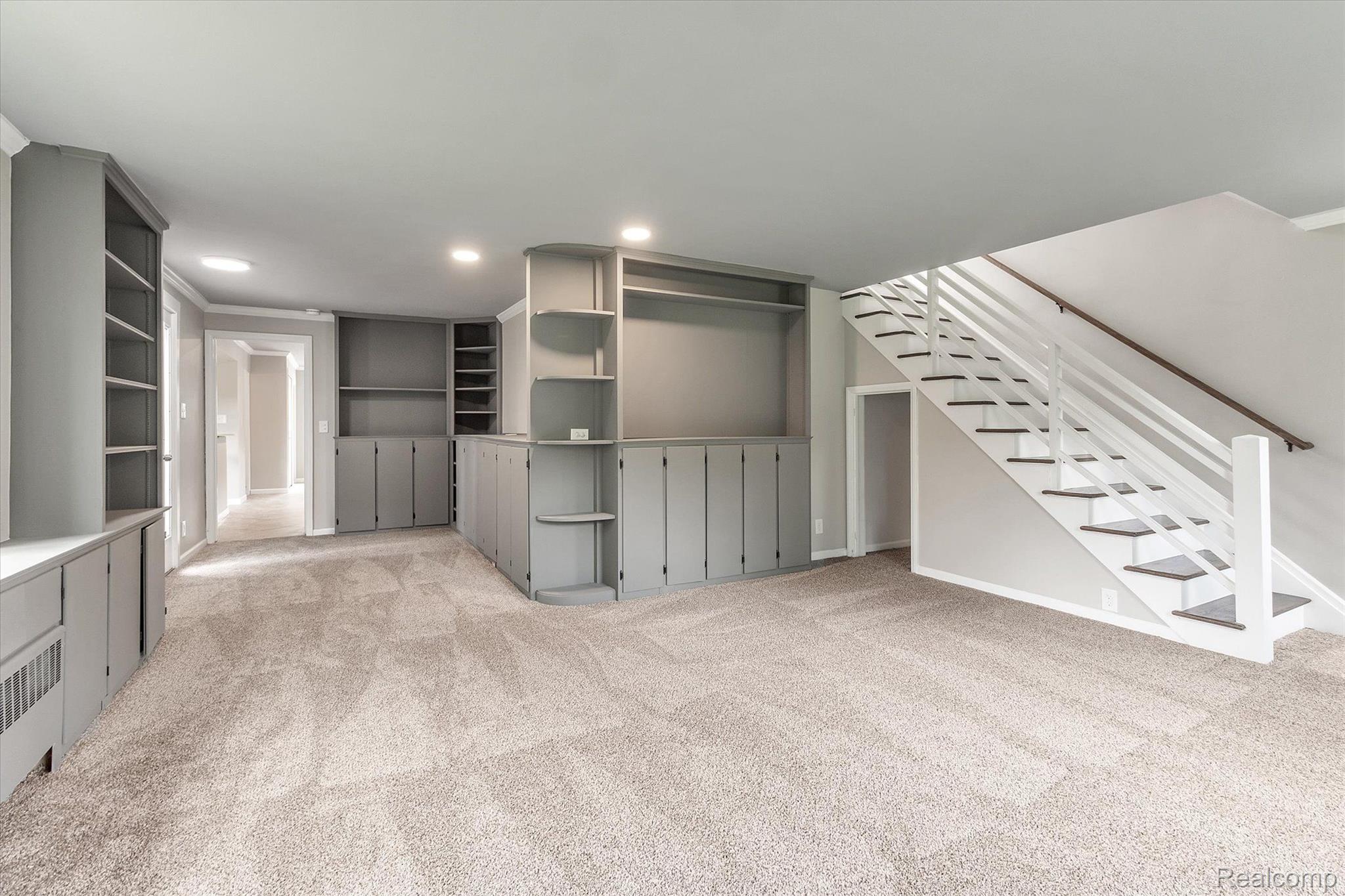 1058 Roslyn Road Grosse Pointe, MI 48236 - Photo 12 of 43 Gallery Image 12
