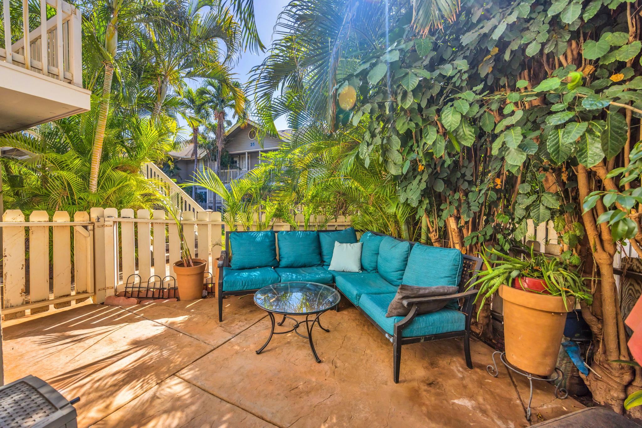 140 Uwapo Road, Unit 36104 Kihei, HI 96753 - Photo 21 of 33 a backyard of a house with table and chairs