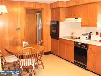 38 Cranbrook Road Hamilton Square, NJ 08690 - Photo 4 of 8 Kitchen