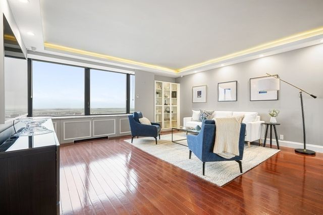 $1,350,000 | 85 East India Row, Unit 39C, Boston, MA 02110