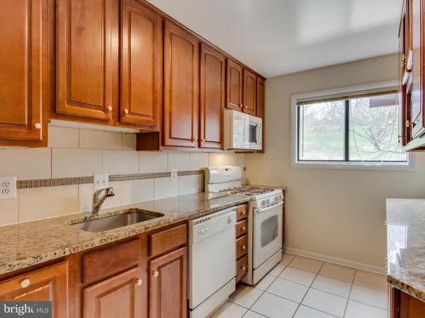 $1,975 | 103 Skyhill Road, Unit 6, Alexandria, VA 22314
