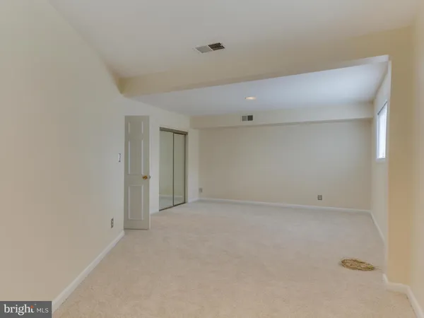 $1,975 | 103 Skyhill Road, Unit 6, Alexandria, VA 22314