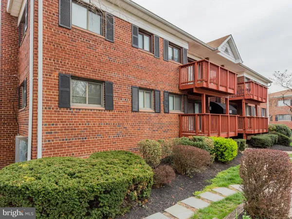 $1,975 | 103 Skyhill Road, Unit 6, Alexandria, VA 22314