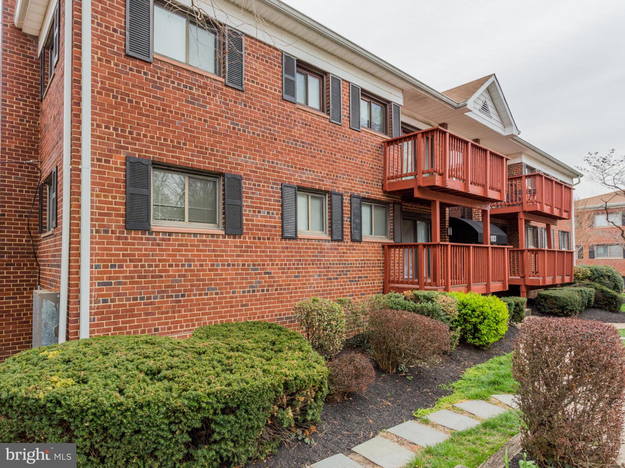 103 Skyhill Road, Unit 6 Alexandria, VA 22314 - Photo 3 of 31