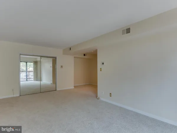 $1,975 | 103 Skyhill Road, Unit 6, Alexandria, VA 22314