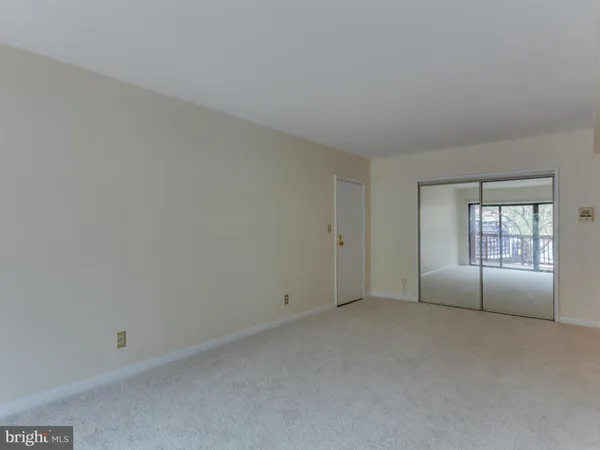 $1,975 | 103 Skyhill Road, Unit 6, Alexandria, VA 22314