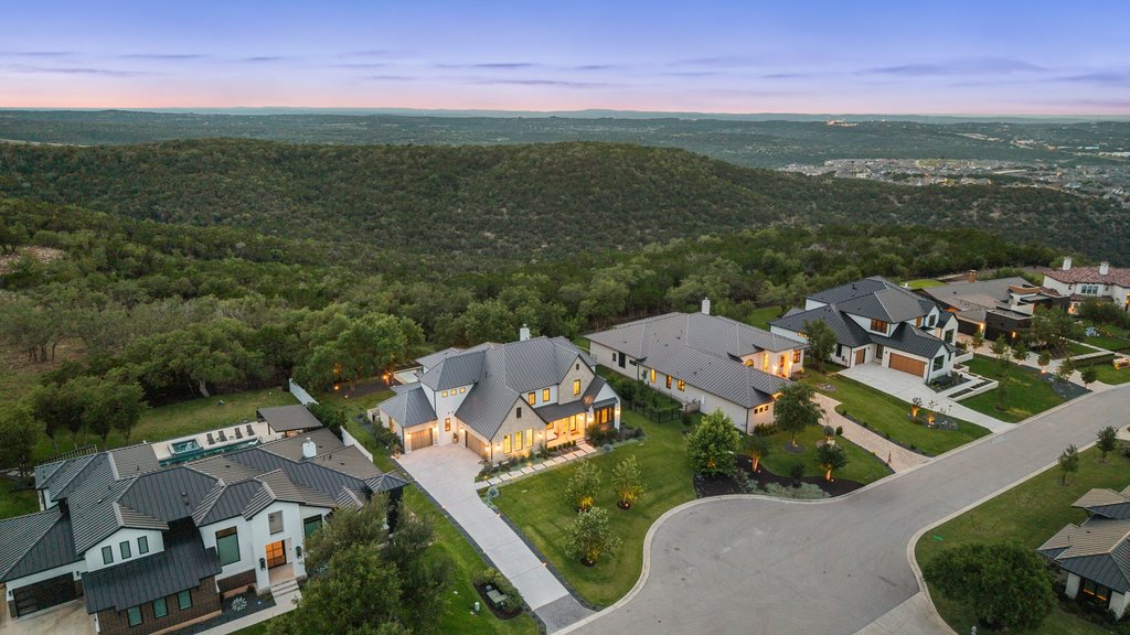 7516 Davenport Divide Road Austin, TX 78738 - Photo 38 of 40 Welcome home to your Sweetwater Ranch luxury retreat!