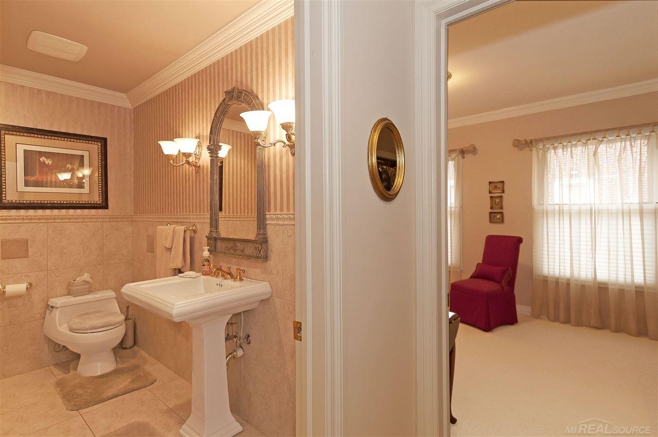1010 North Renaud Road Grosse Pointe, MI 48236 - Photo 33 of 61 31344418-32.JPG