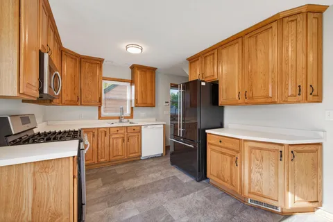 $325,000 | 2747 Jersey Avenue South, St. Louis Park, MN 55426