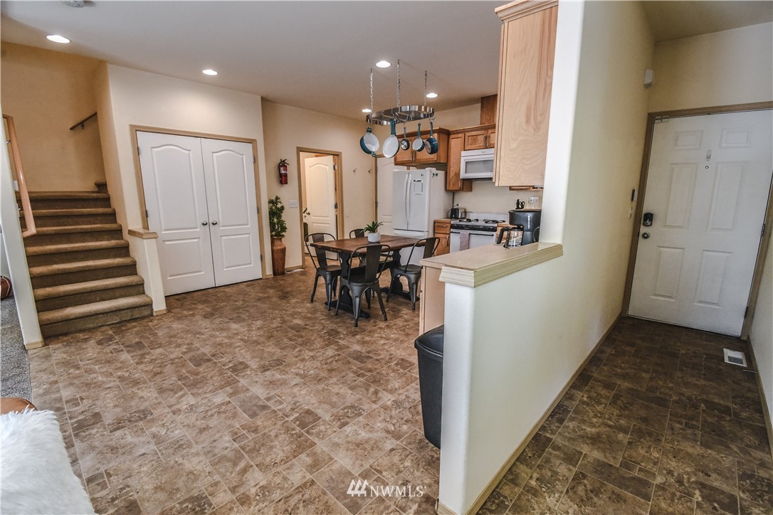 219 Elm Street Bremerton, WA 98310 - Photo 2 of 39 Gallery Image 2