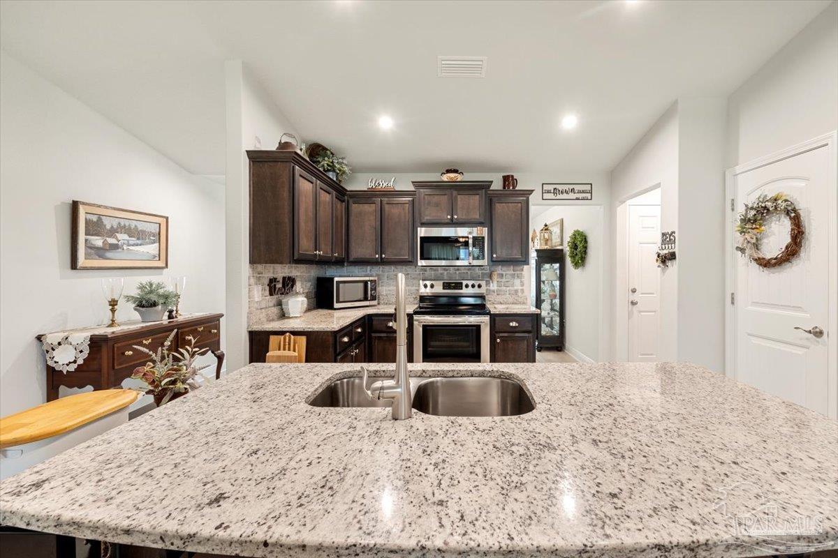 5986 Parsonage Circle Milton, FL 32570 - Photo 8 of 43