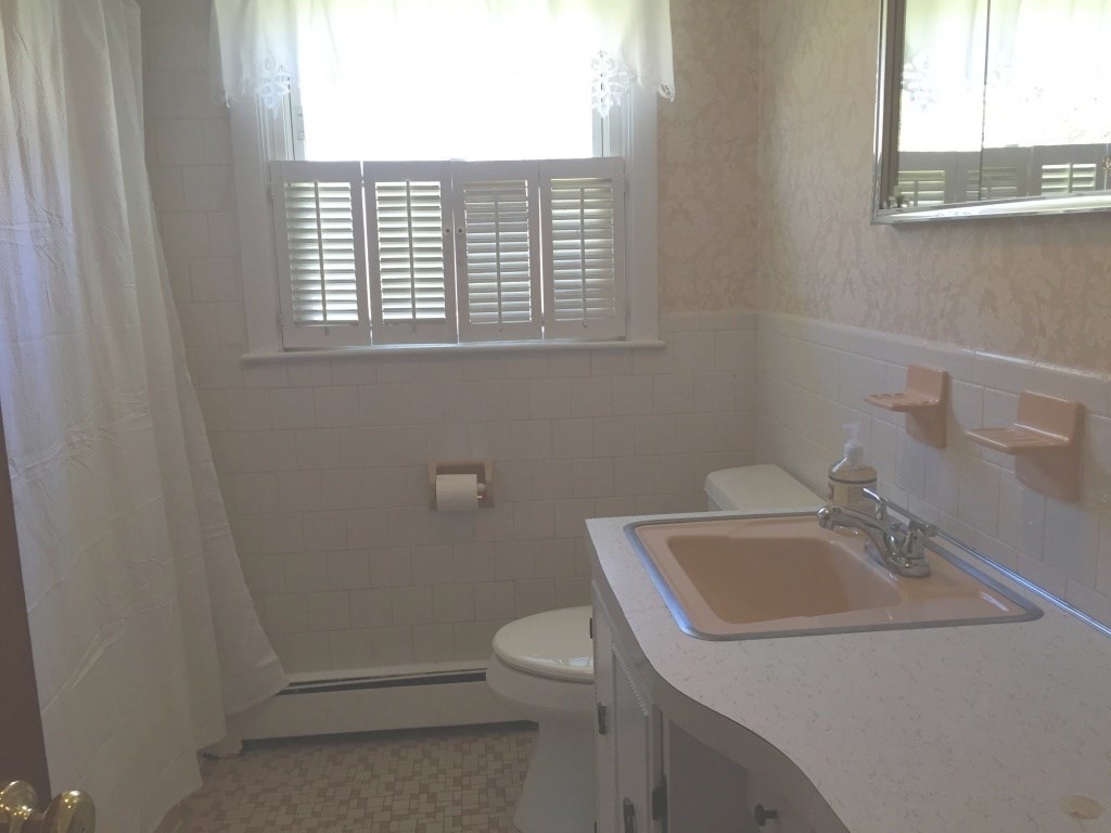 491 Annaquatucket Road North Kingstown, RI 02852 - Photo 7 of 8 Bath