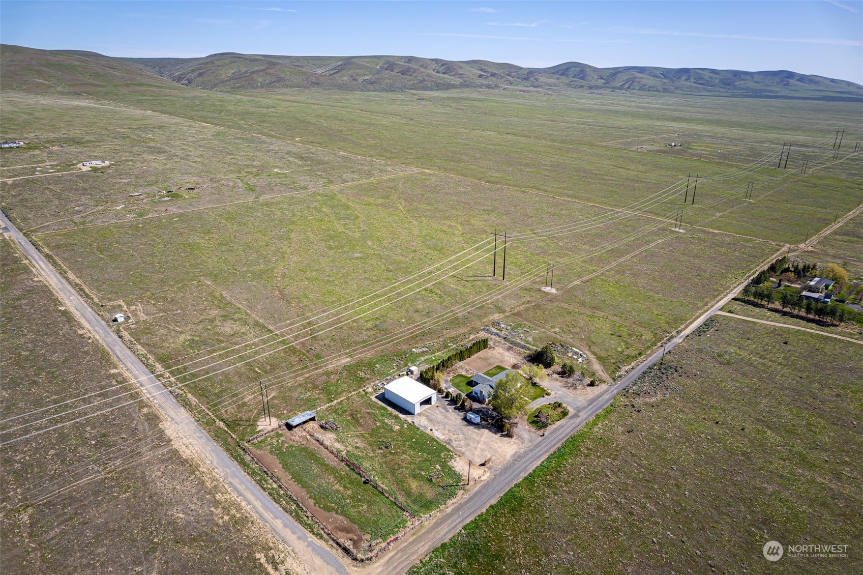 10676 13th Road Northwest Quincy, WA 98848 - Photo 30 of 34 a view of a backyard with a ocean view