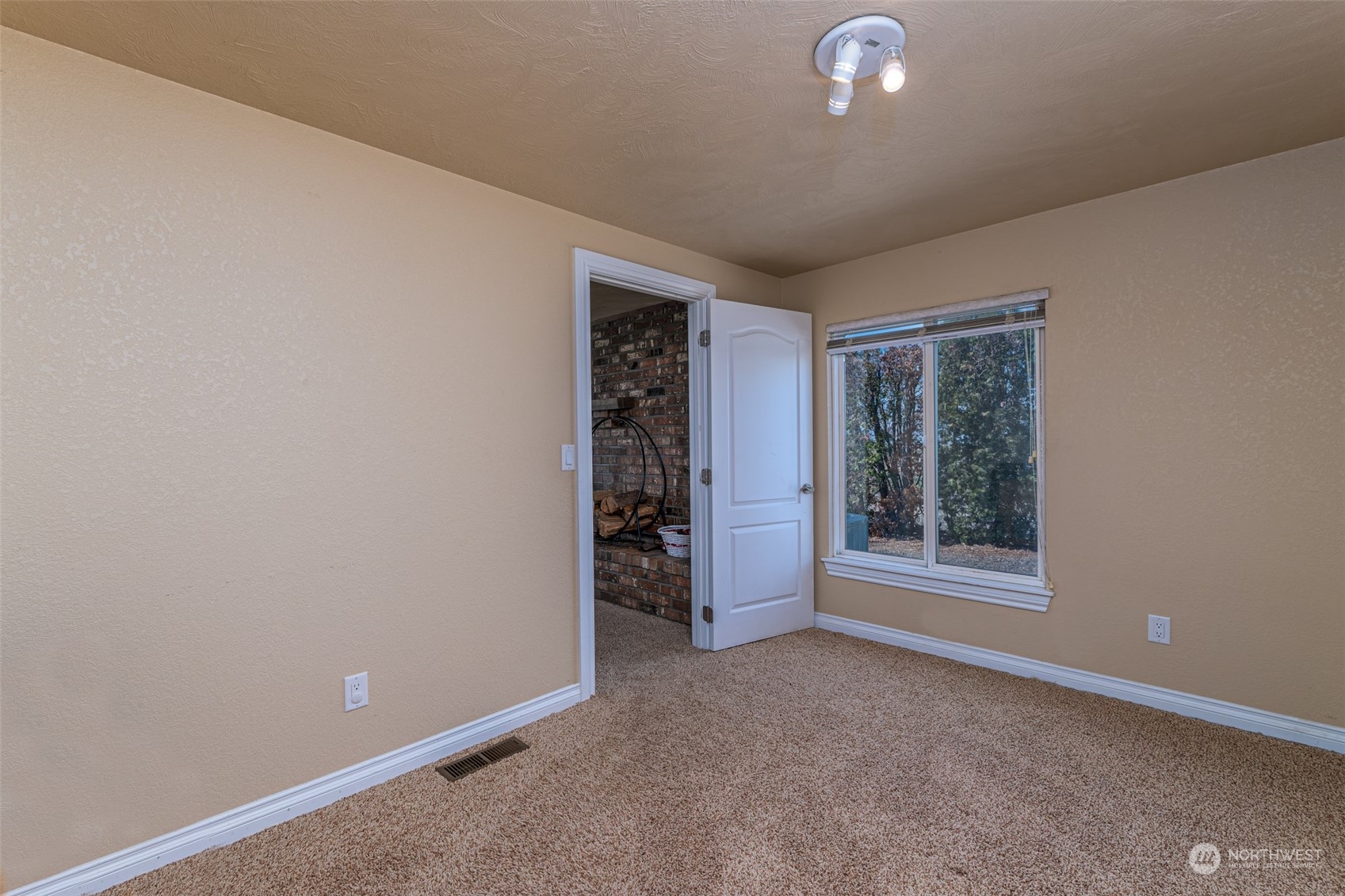 10676 13th Road Northwest Quincy, WA 98848 - Photo 10 of 34 an empty room with a empty space and windows