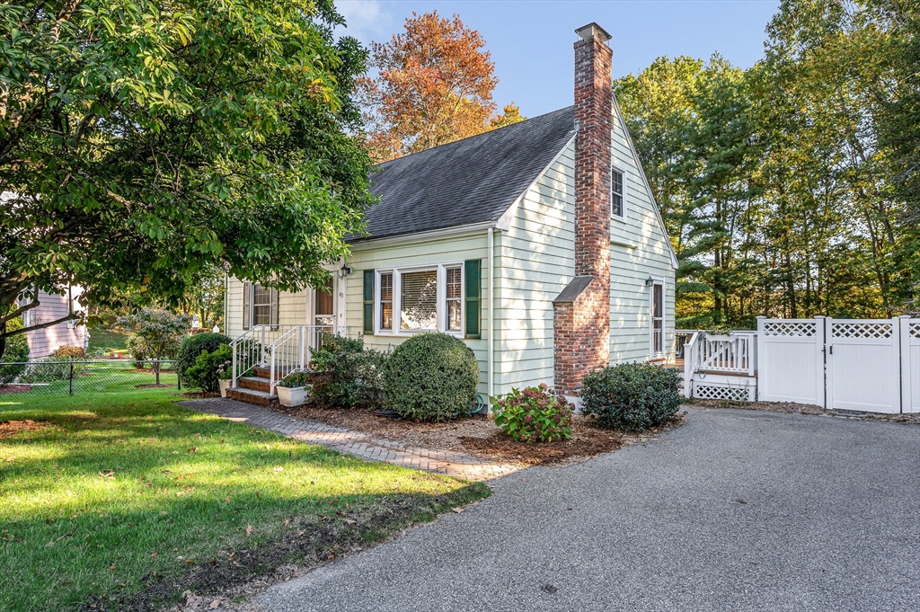 43 Hiawatha Road Woburn, MA 01801 - Photo 1 of 37 Gallery Image 1
