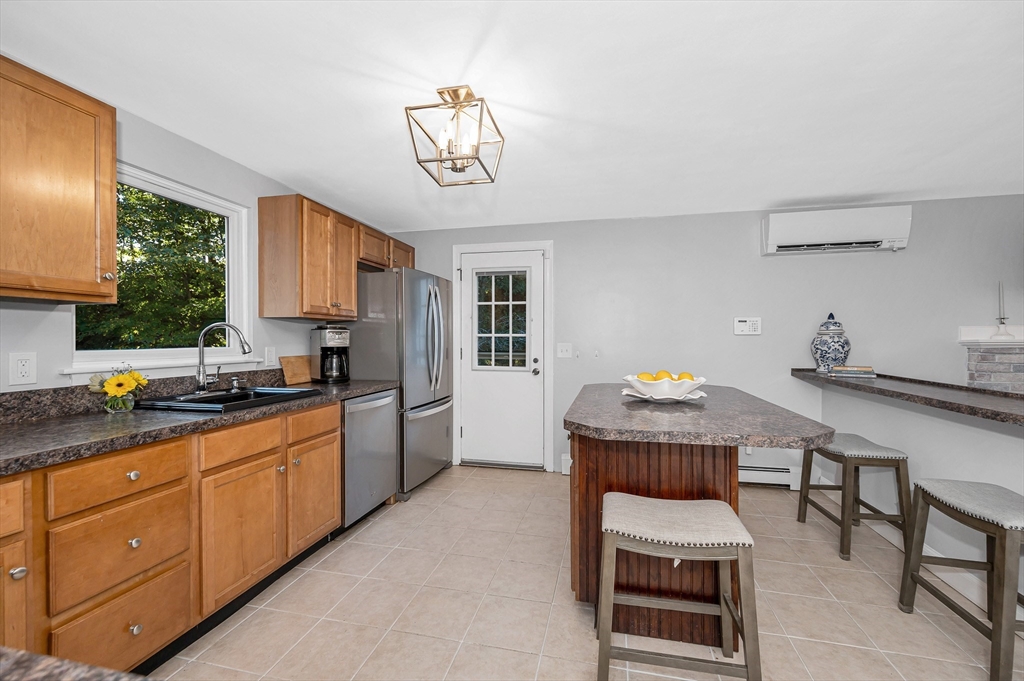 43 Hiawatha Road Woburn, MA 01801 - Photo 4 of 37 Gallery Image 4