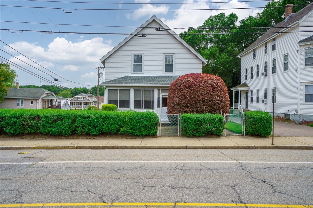 386 Providence Street Woonsocket, RI 02895 - Photo 2 of 45