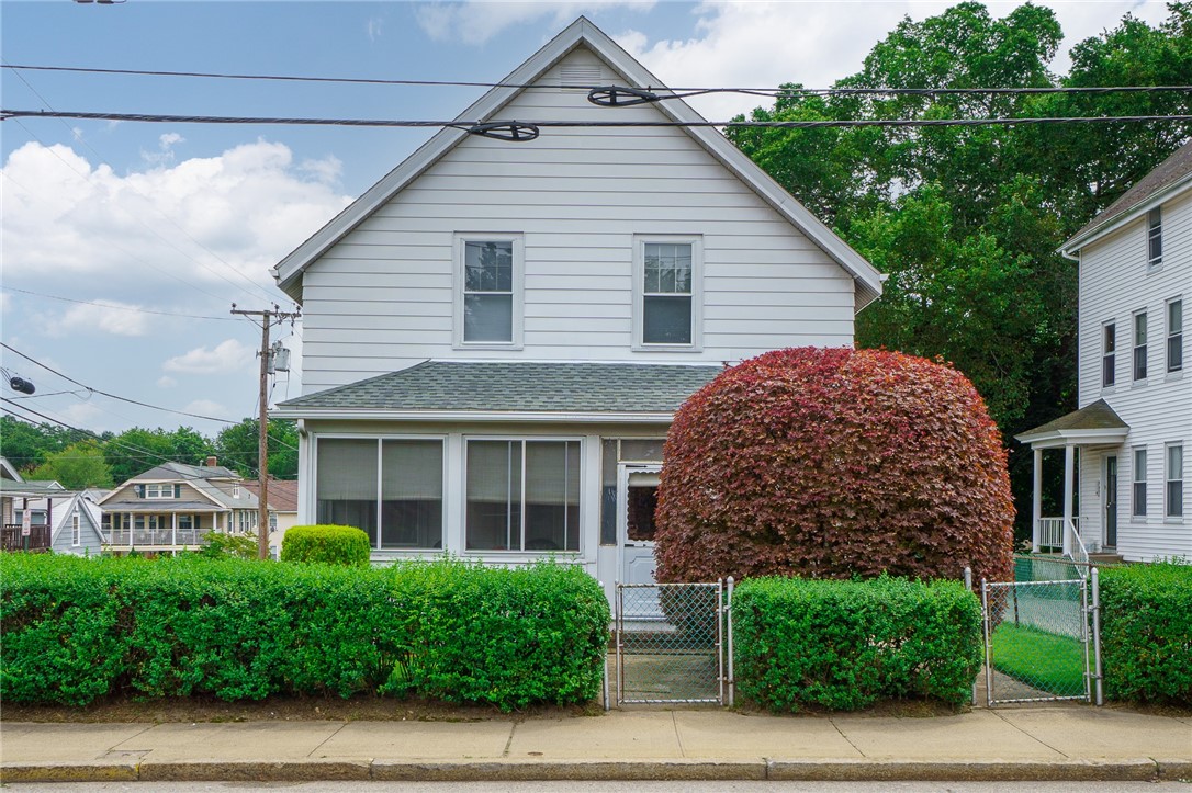 386 Providence Street Woonsocket, RI 02895 - Photo 3 of 45