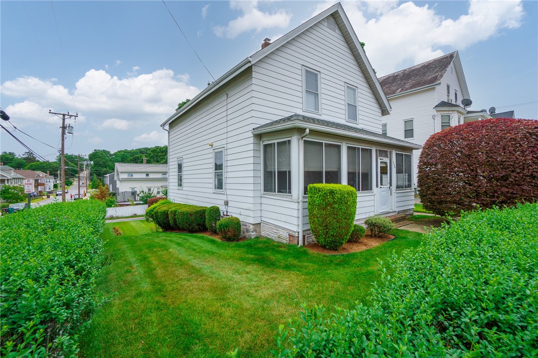 386 Providence Street Woonsocket, RI 02895 - Photo 4 of 45
