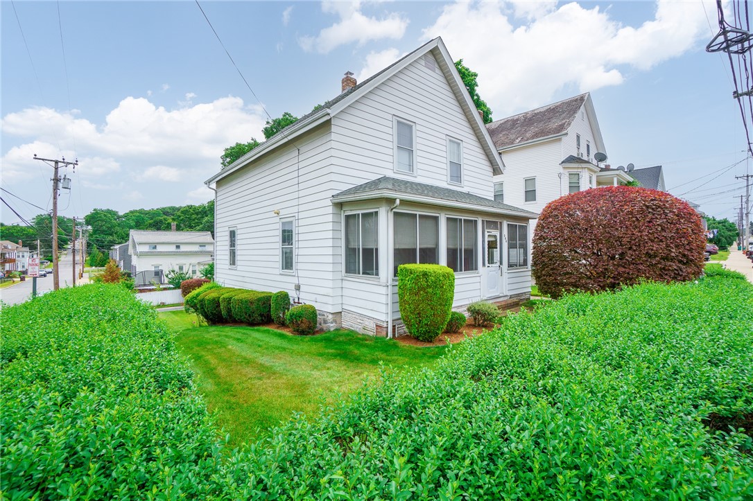 386 Providence Street Woonsocket, RI 02895 - Photo 5 of 45