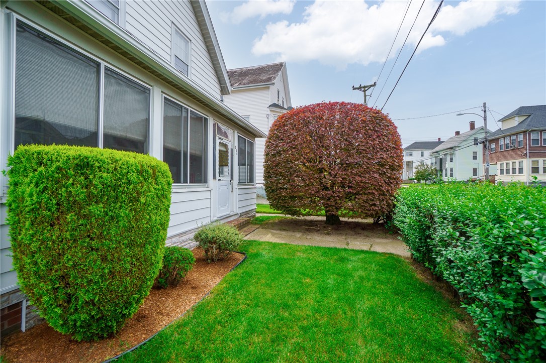 386 Providence Street Woonsocket, RI 02895 - Photo 7 of 45