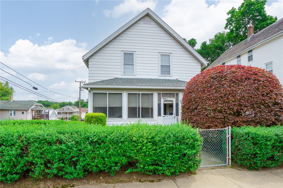 386 Providence Street Woonsocket, RI 02895 - Photo 8 of 45