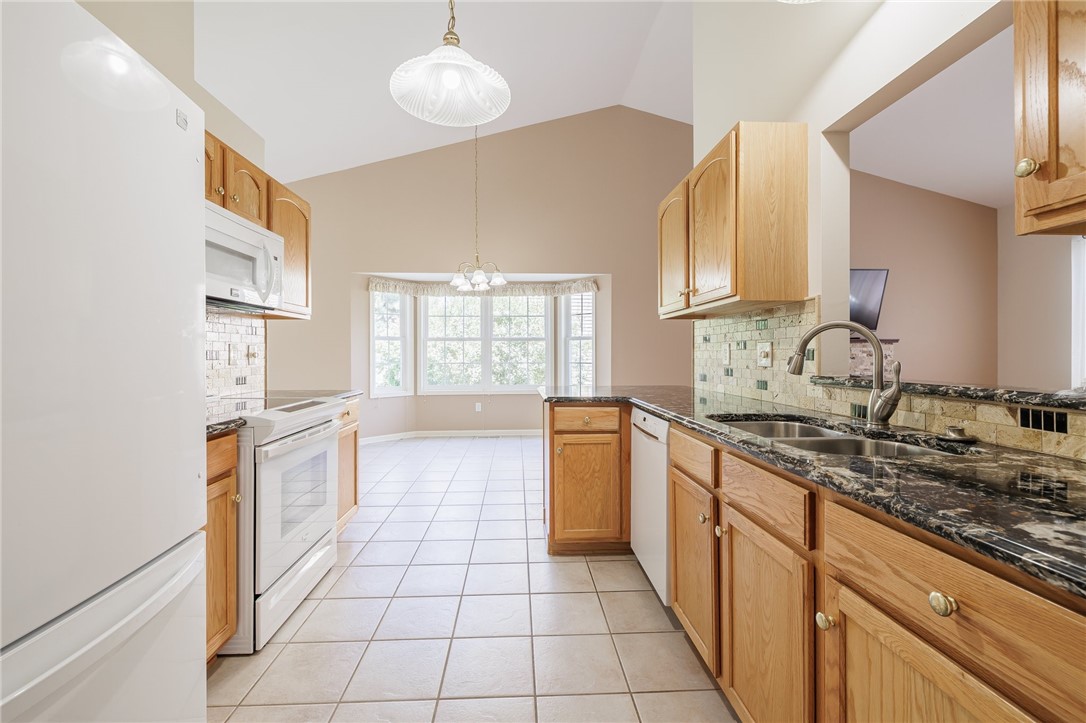 85 Logans Run Greece, NY 14626 - Photo 6 of 22