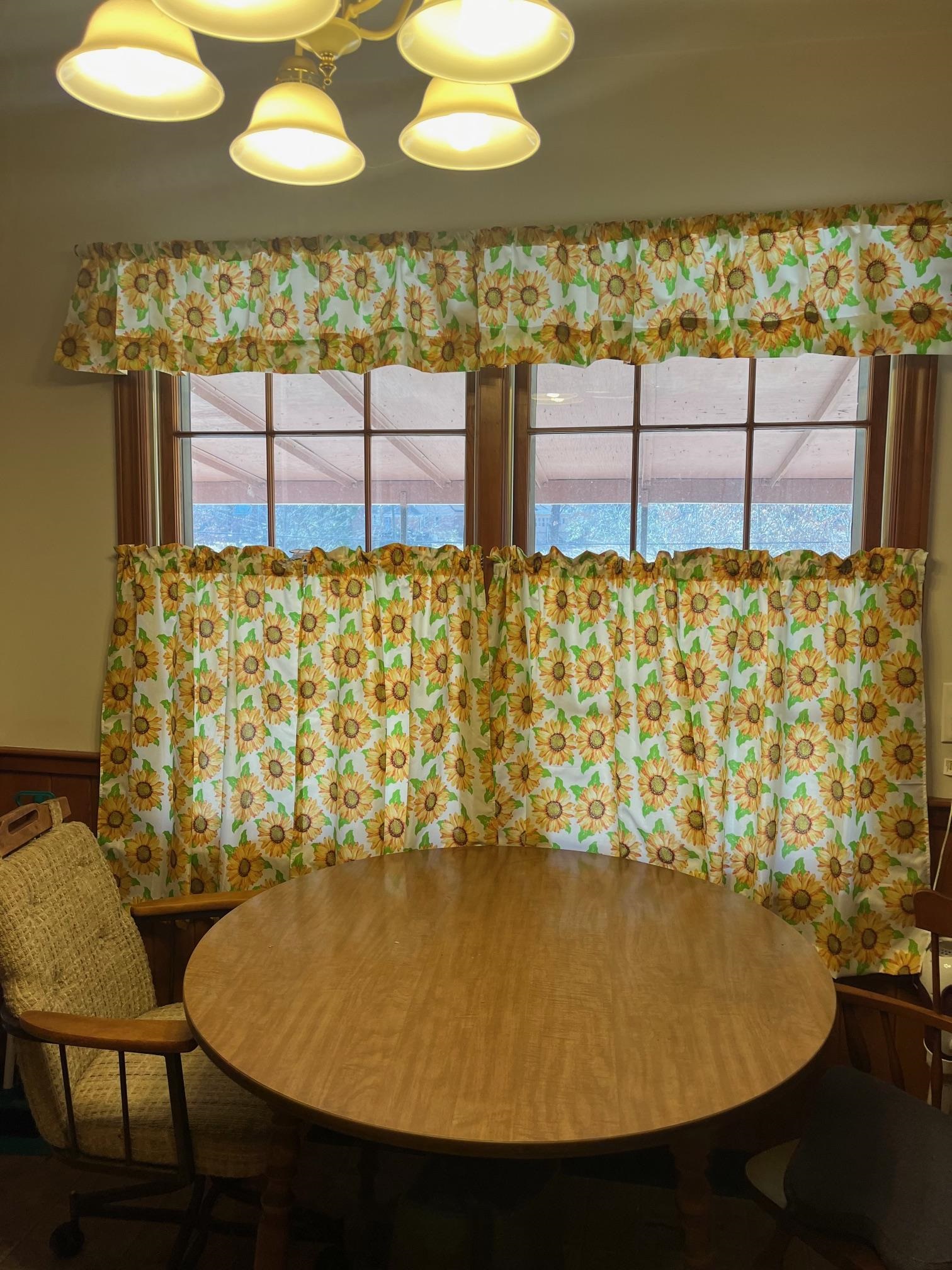 3025 Dumbarton Road Memphis, TN 38128 - Photo 11 of 22 a view of table and chairs