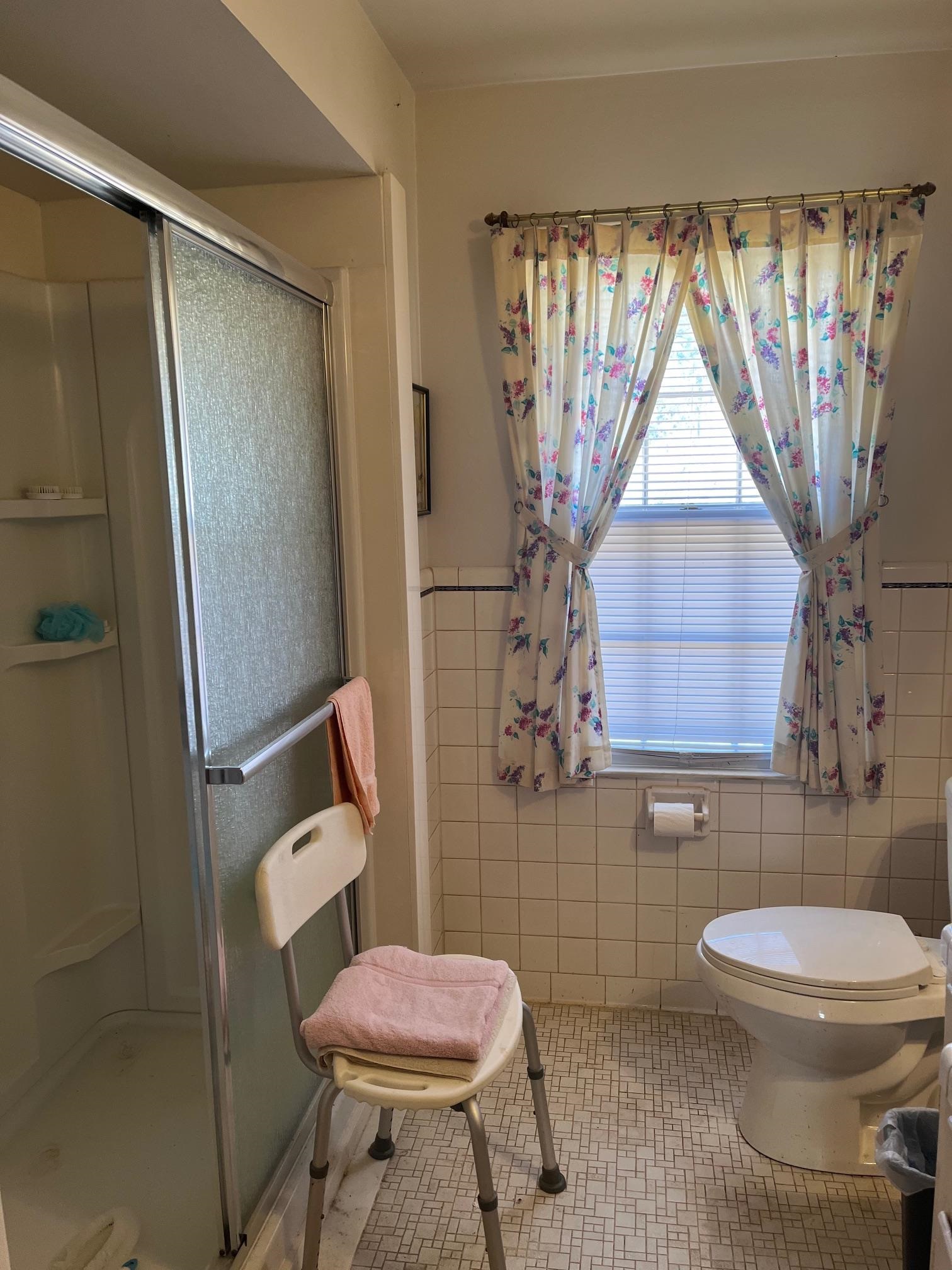 3025 Dumbarton Road Memphis, TN 38128 - Photo 16 of 22 a bathroom with a sink toilet and shower