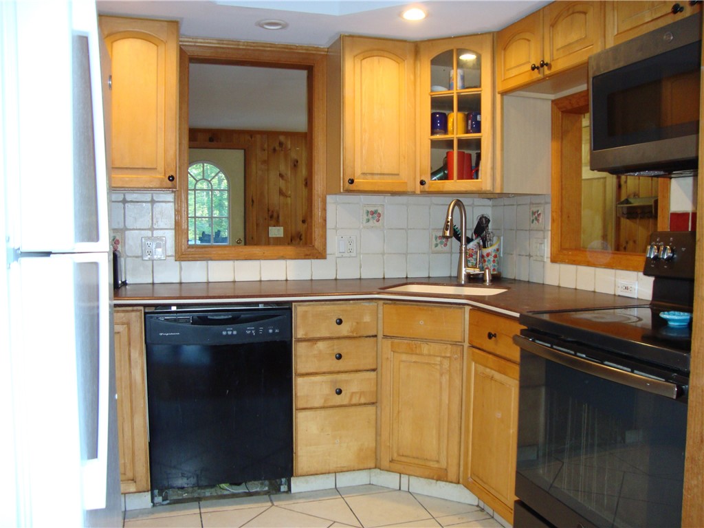 239 John Potter Road West Greenwich, RI 02817 - Photo 12 of 23 kitchen