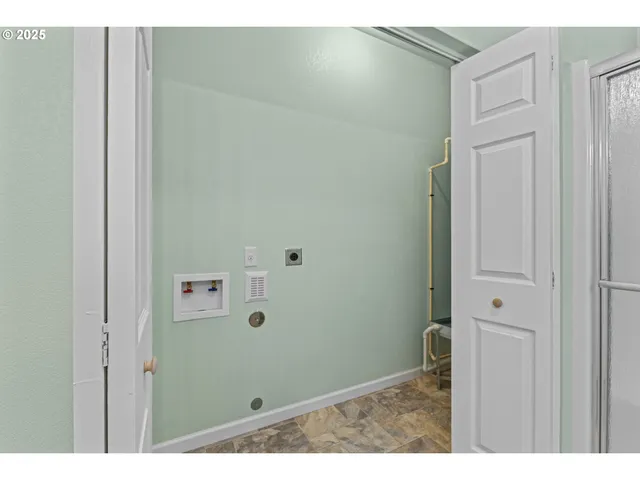 $236,000 | 401 B Street, Myrtle Point, OR 97458