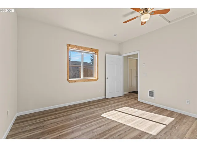 $236,000 | 401 B Street, Myrtle Point, OR 97458