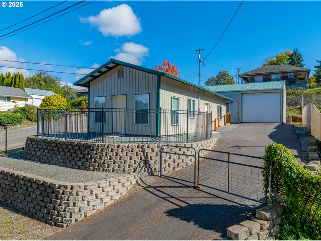 $236,000 | 401 B Street, Myrtle Point, OR 97458