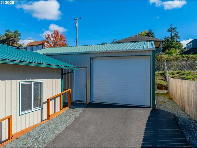 $236,000 | 401 B Street, Myrtle Point, OR 97458