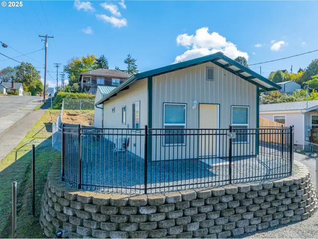 $236,000 | 401 B Street, Myrtle Point, OR 97458