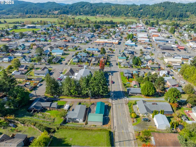 $236,000 | 401 B Street, Myrtle Point, OR 97458